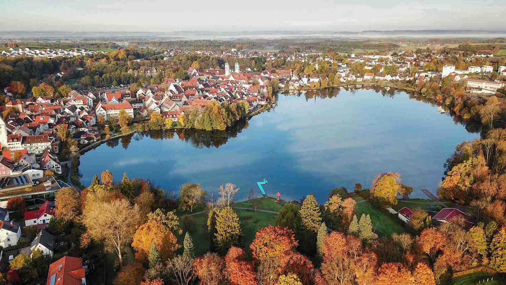 Online Marketing für Bad Waldsee Luftaufnahme mit der Drohne vom Stadtsee